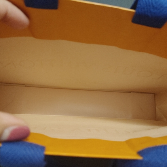 Small Louis Vuitton shopping bag - Picture 2 of 2